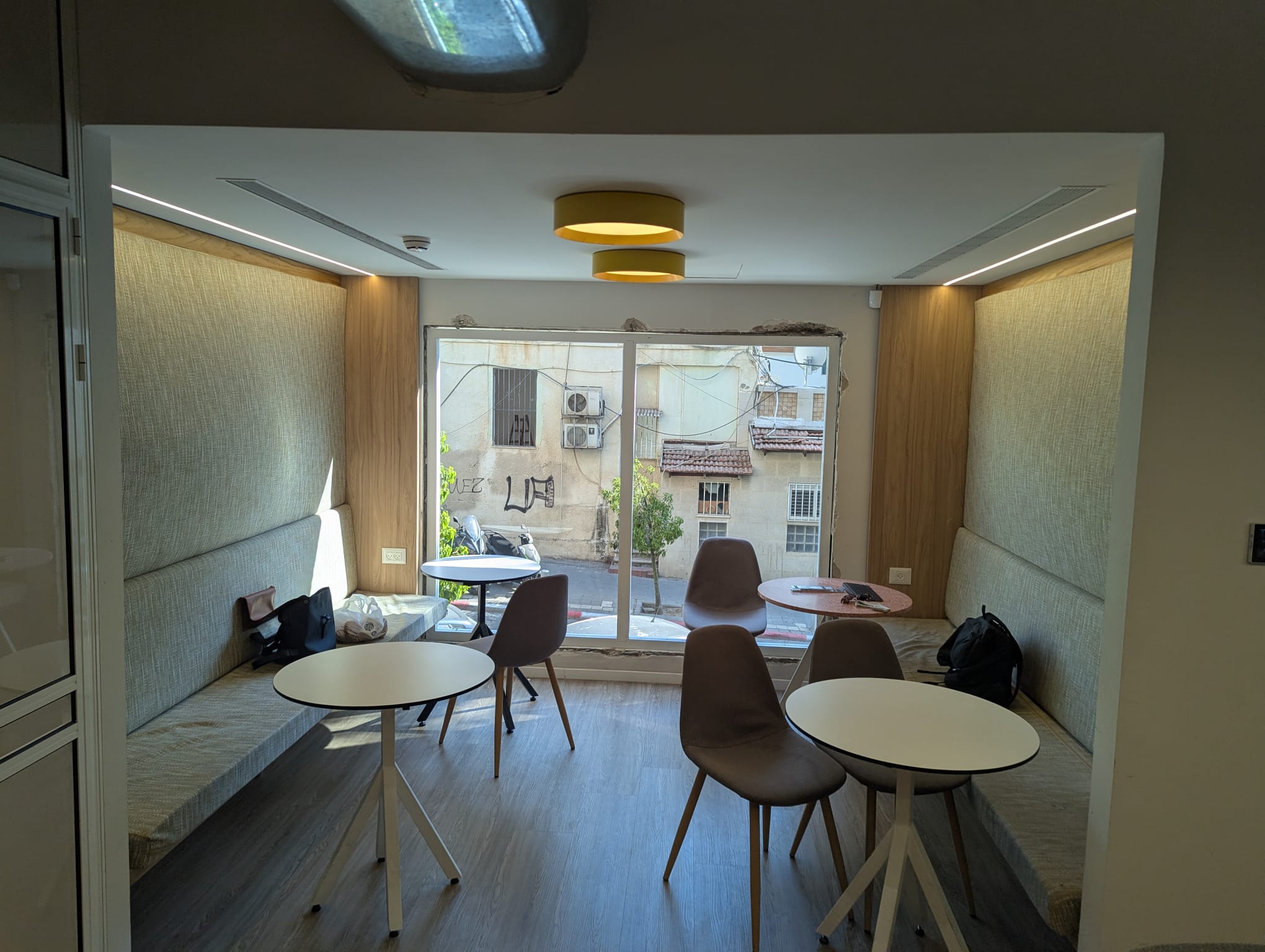 Free & Low-Cost Tel Aviv Coworking Spaces Near the Tel Aviv Beach (within 1 km) Updated for August 2025