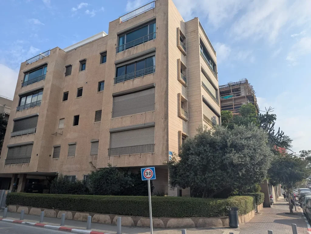 Apartment block on Vitkin Street near Hayarkon, Tel Aviv