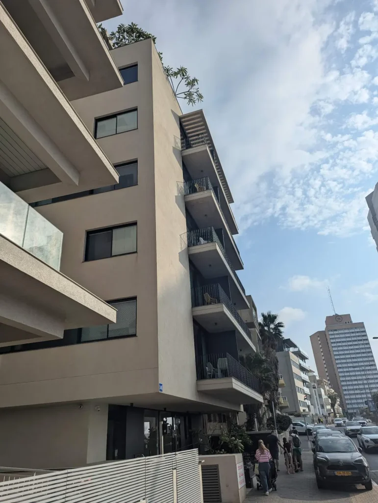 Apartment building where Ben Gurion Boulevard meets Hayarkon Street, Tel Aviv