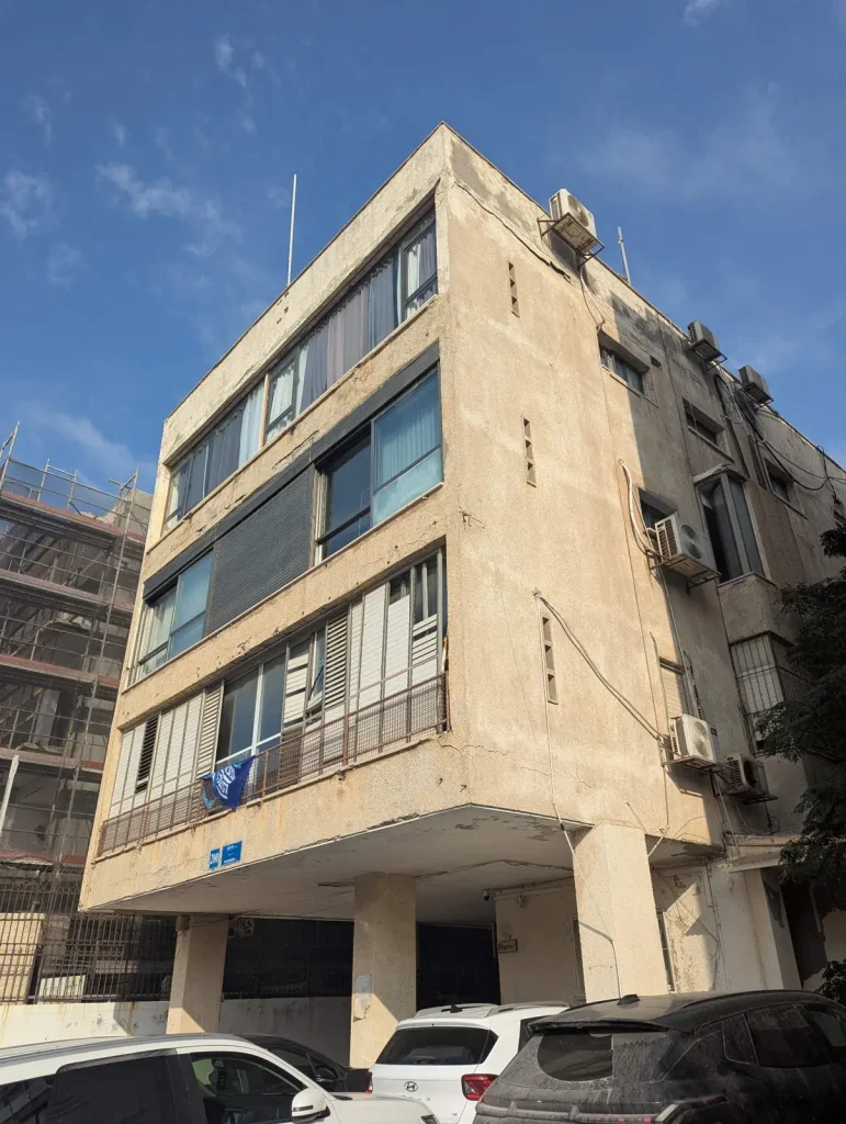 Corner apartment building on Hayarkon Street, Tel Aviv