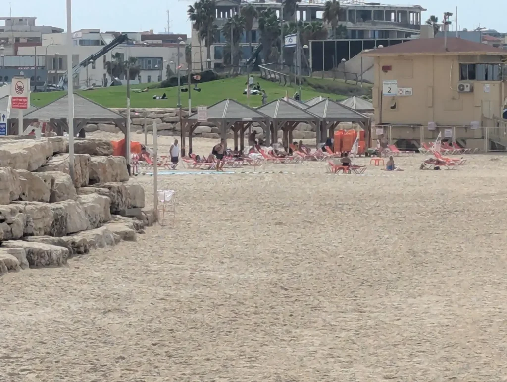 Lifeguard tower and shade huts at Maravi Beach below the Charles Clore lawns